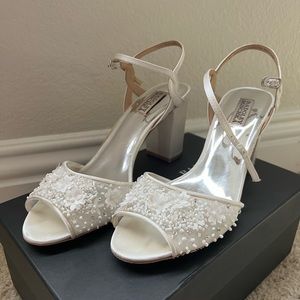 Badgley Mischka White Satin Heels, Size 10